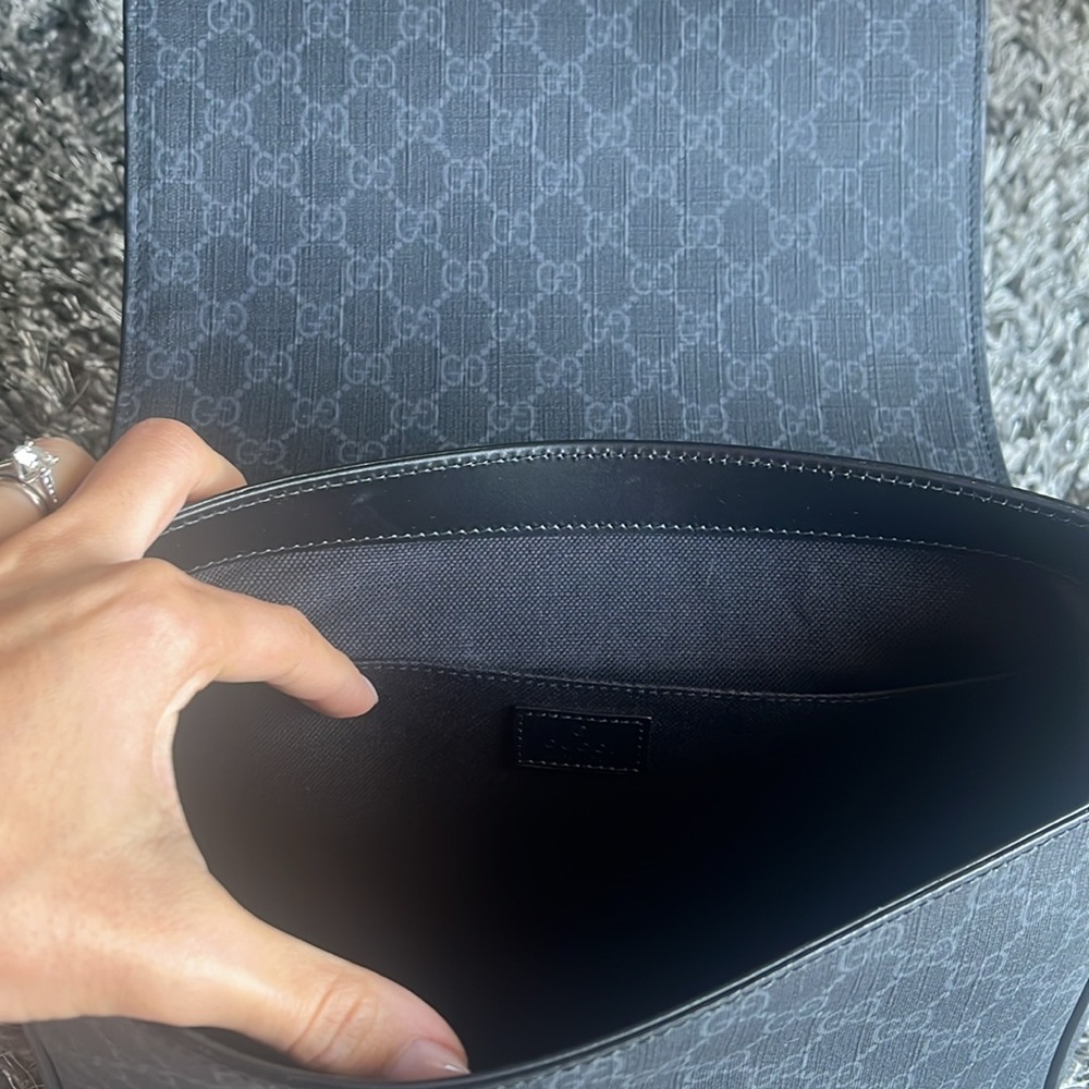 GUCCI GG supreme small messenger bag - Picture 6 of 7